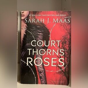 A Court of Thorns and Roses Sarah j maas